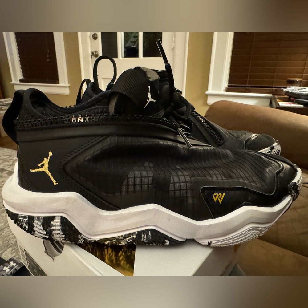 Like NEW Air Jordan Why Not Zer0.6 in Youth Size 7